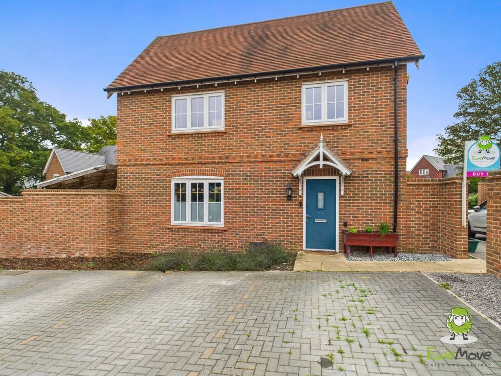 Property photo 1 of 17 Ewemove Estate Agents Basingstoke - Dovecote Way -