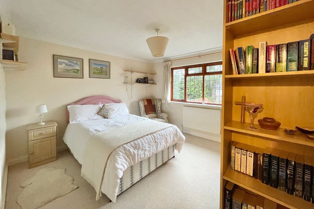 Additional image 17 of 4 bed detached house for saleSycamore Road, Farnborough GU14