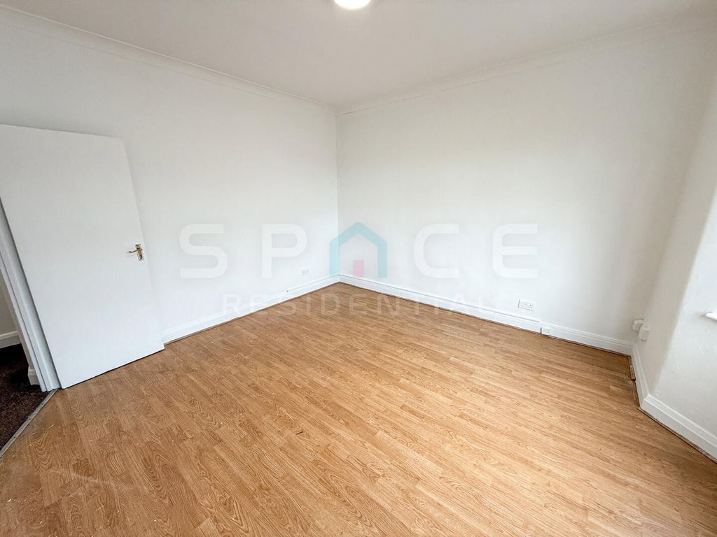 Property photo 3 of 28 Living Room