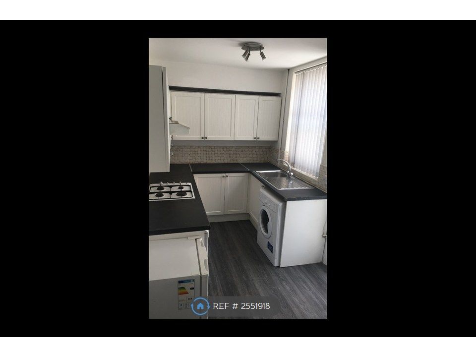 Property photo 1 of 11 Kitchen