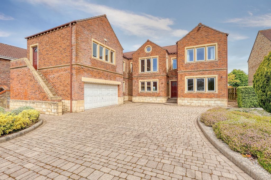 Property photo 1 of 43 Frontal