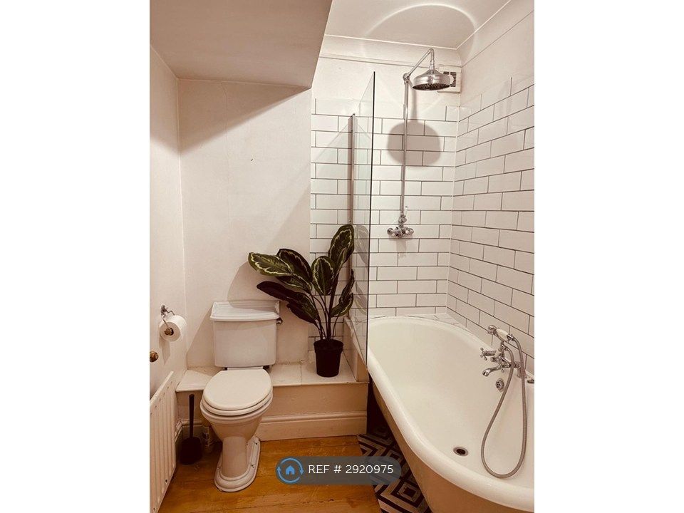 Property photo 3 of 18 Bathroom 1