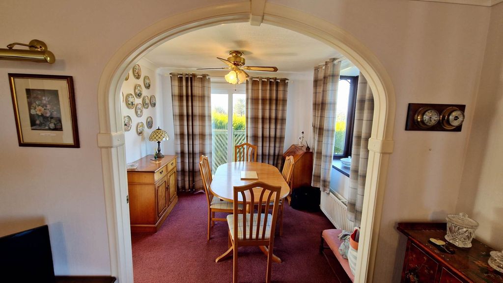 Property photo 3 of 27