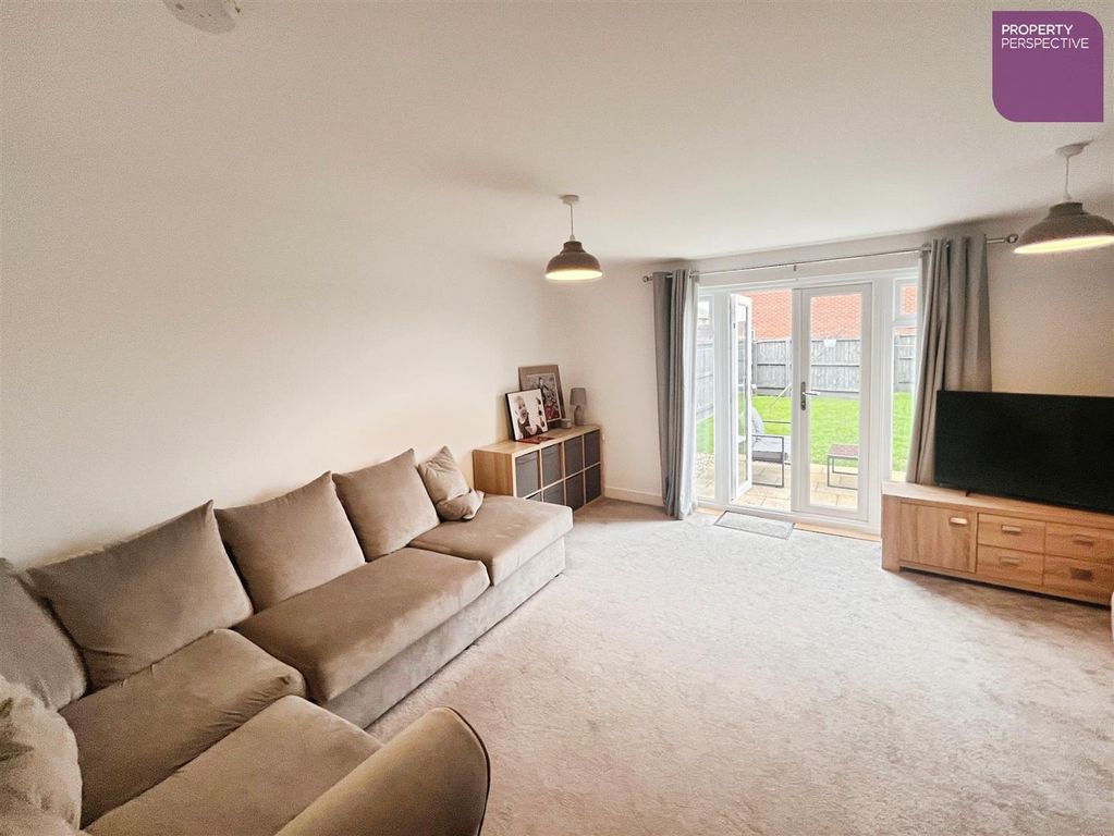 Property photo 3 of 14 Lounge