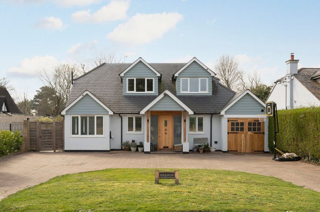 Property photo 2 of 27