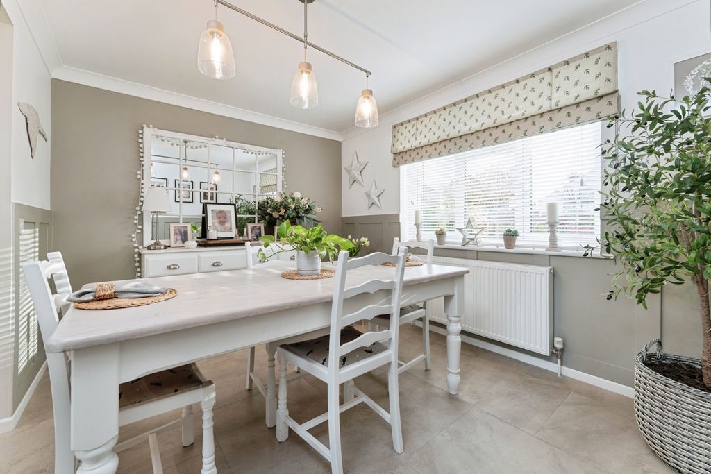 Property photo 3 of 17 Photo