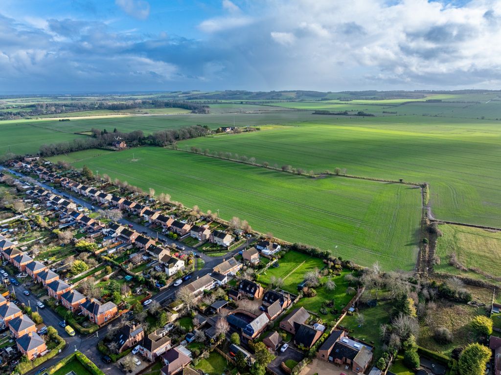 Property photo 1 of 4 Photo 4