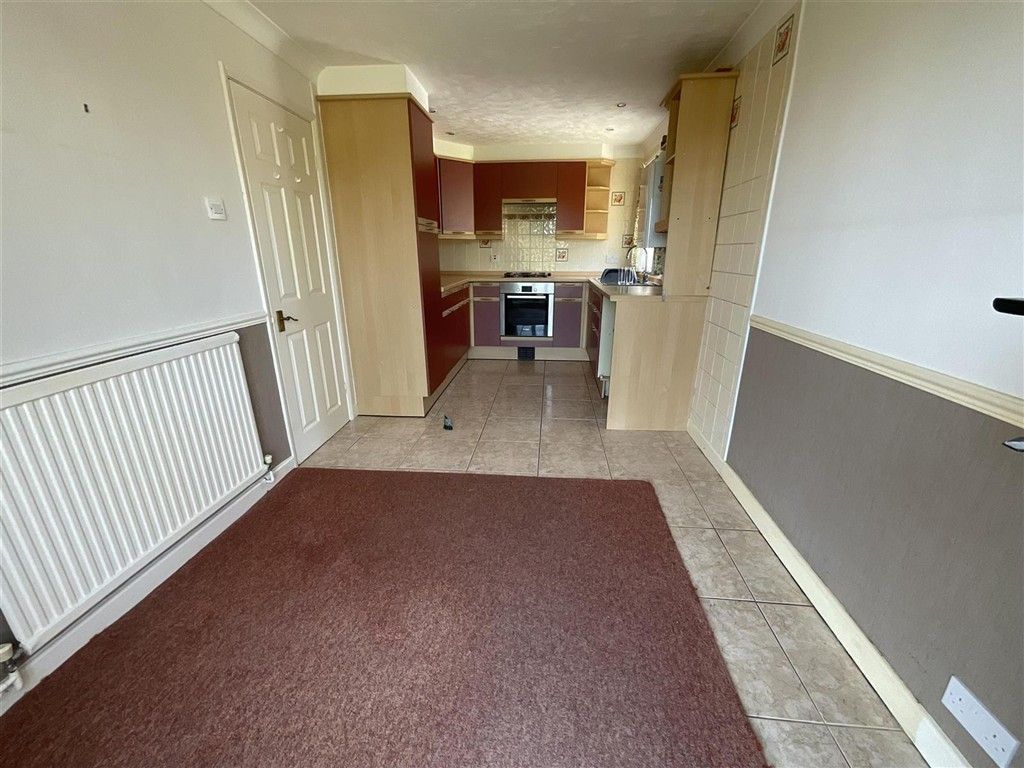 Property photo 2 of 11 Kitchen