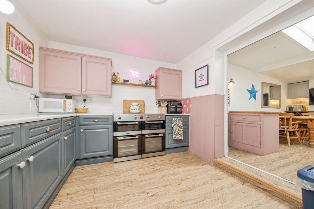 Property photo 3 of 21