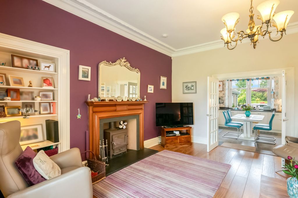 Property photo 3 of 31