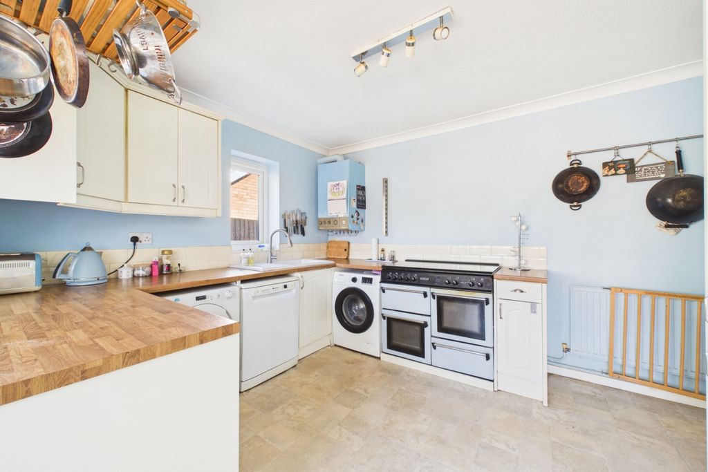 Property photo 3 of 15 Kitchen