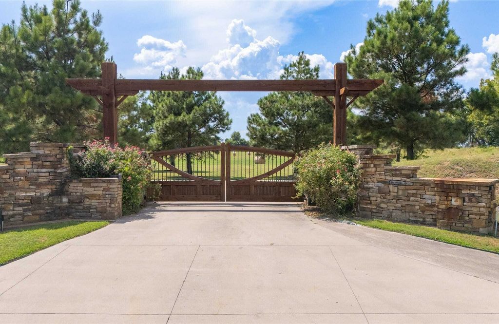 Property photo 1 of 31