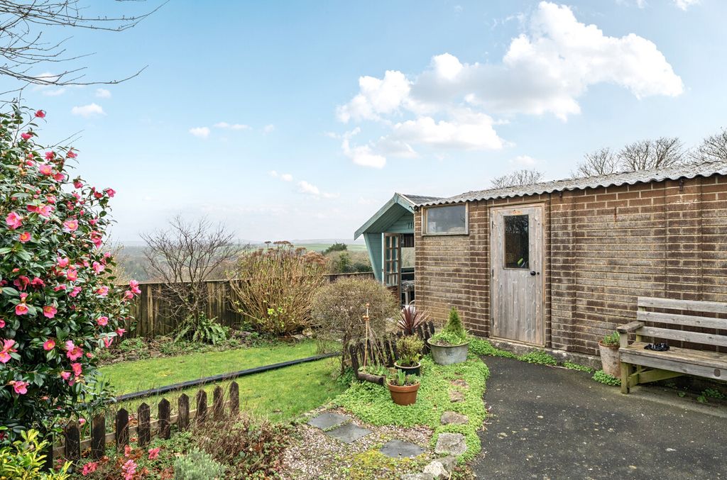 Property photo 2 of 14 1417952-16-699c49...