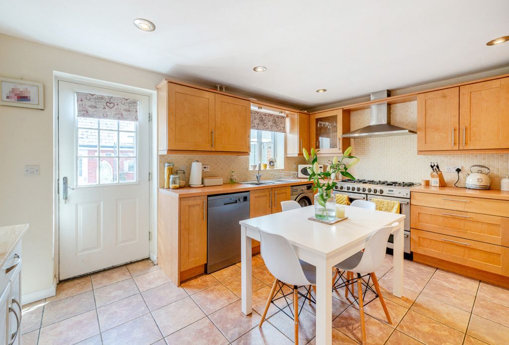 Property photo 2 of 10 1294698-11-682c68...
