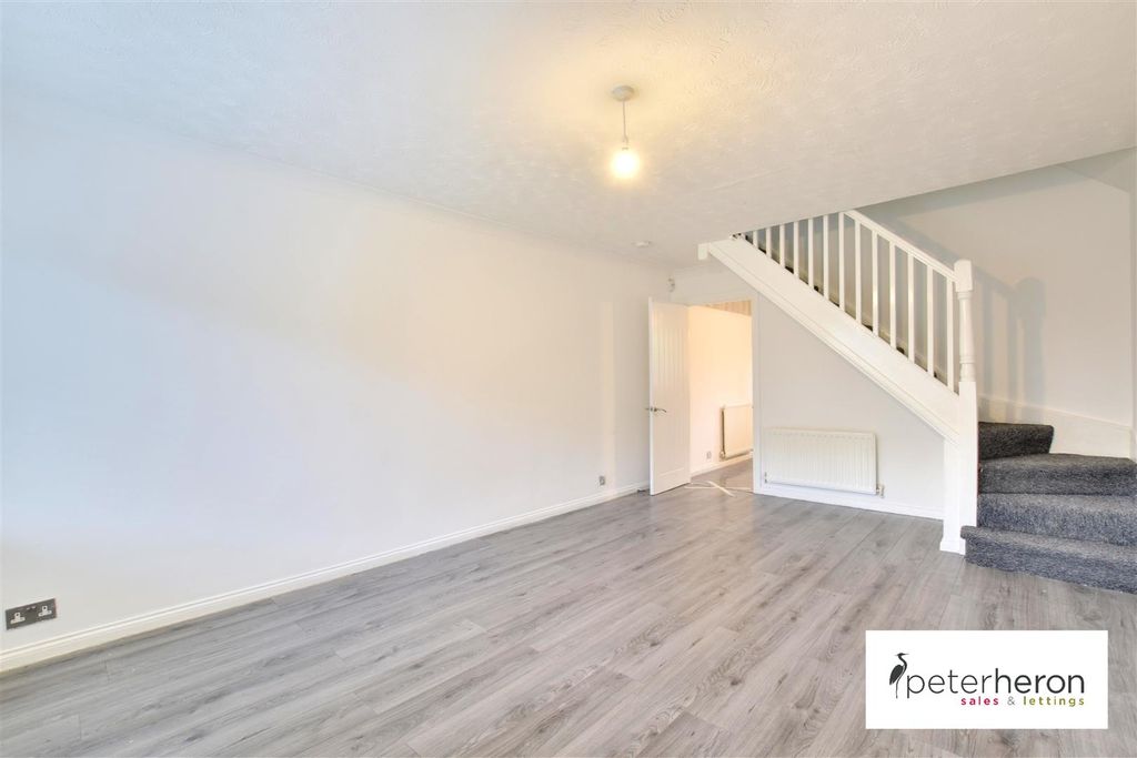 Property photo 2 of 14 Lounge