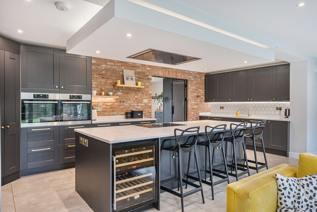 Property photo 2 of 27 1365825-8-68Ef6Ec...