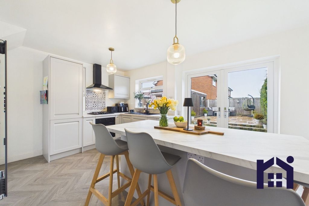 Property photo 2 of 20 Breakfast Kitchen