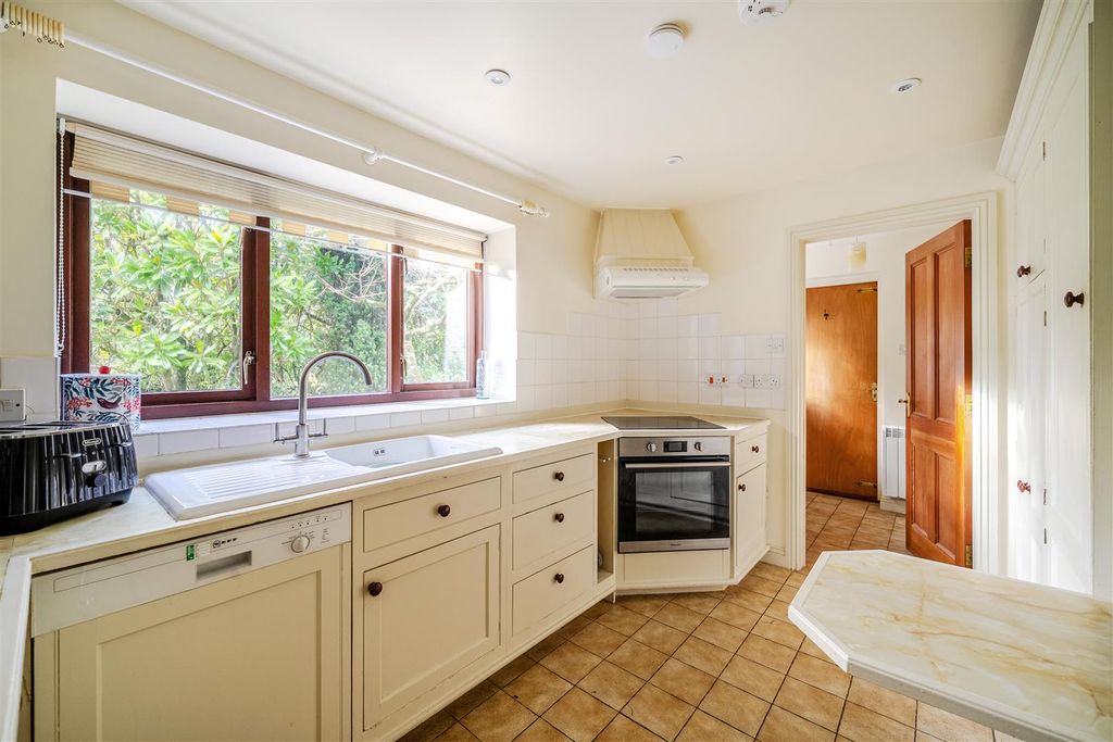 Property photo 2 of 21 Kitchen