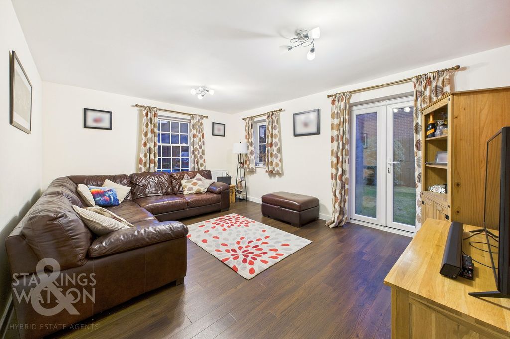 Property photo 2 of 27