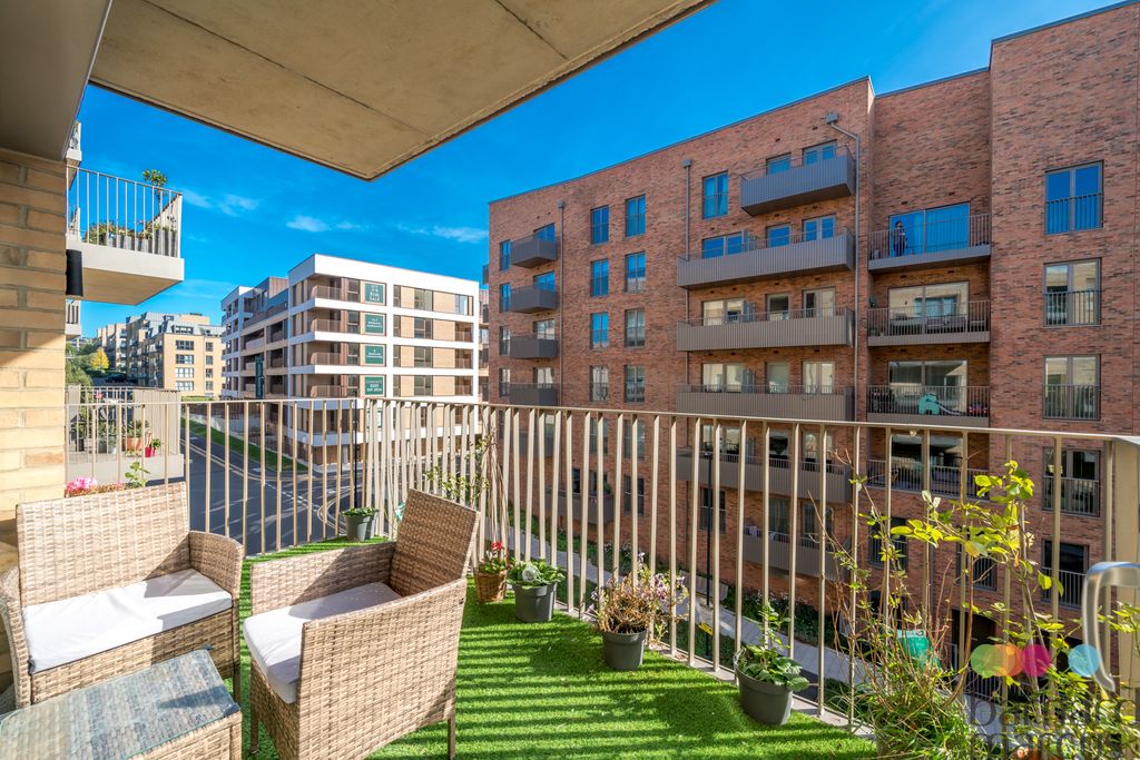 Property photo 2 of 17 Balcony
