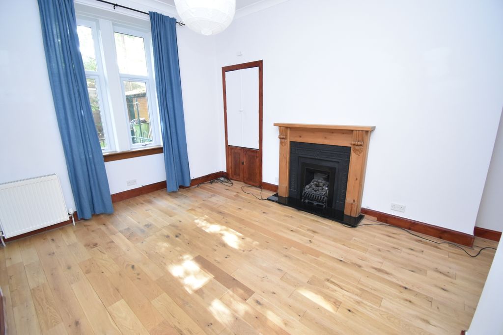 Property photo 2 of 12 Lounge