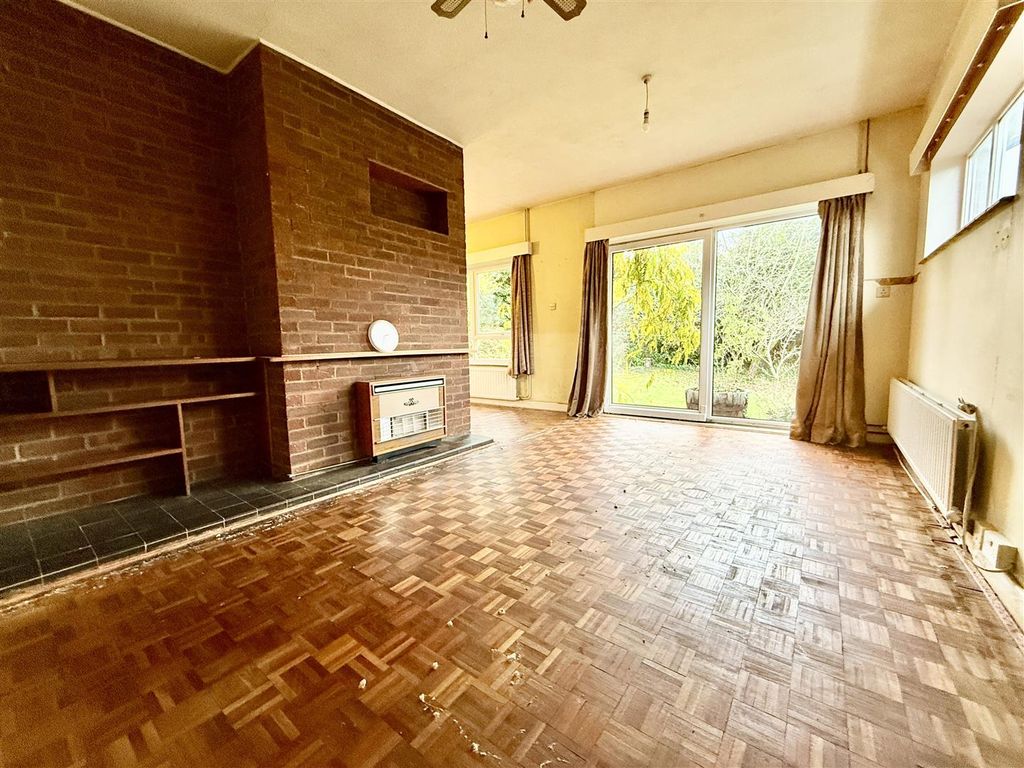 Property photo 2 of 13 Lounge