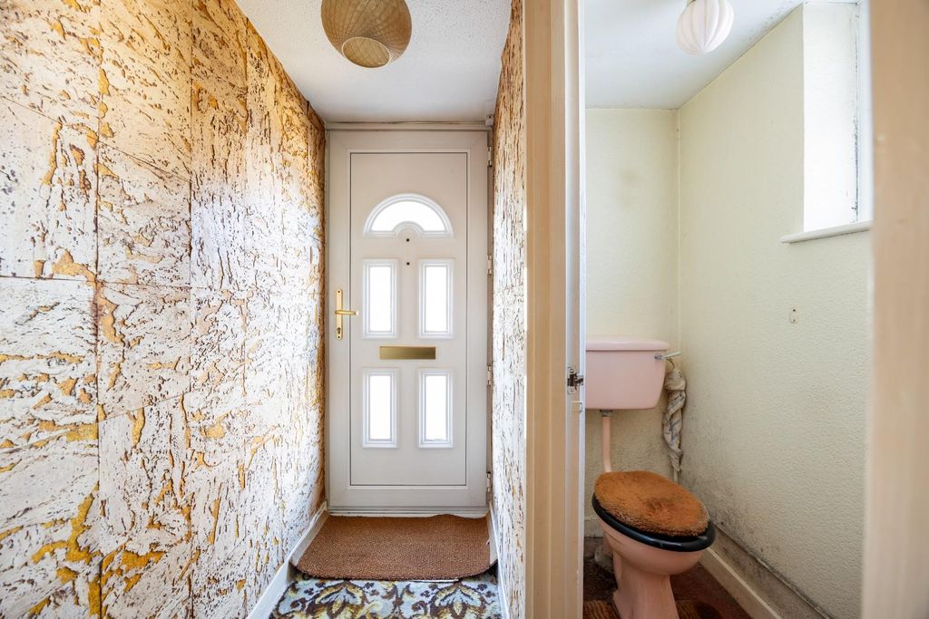 Property photo 3 of 22 Entrance Hallway/ Cloakroom
