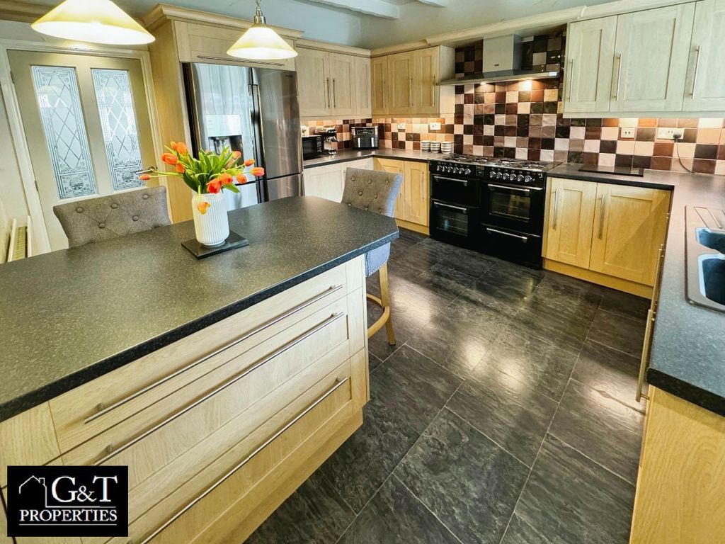 Property photo 1 of 26 Kitchen