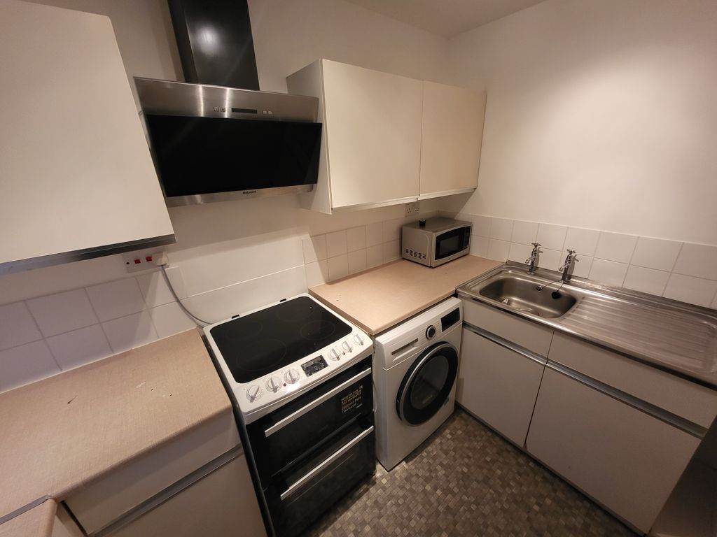 Property photo 3 of 8 Kitchen