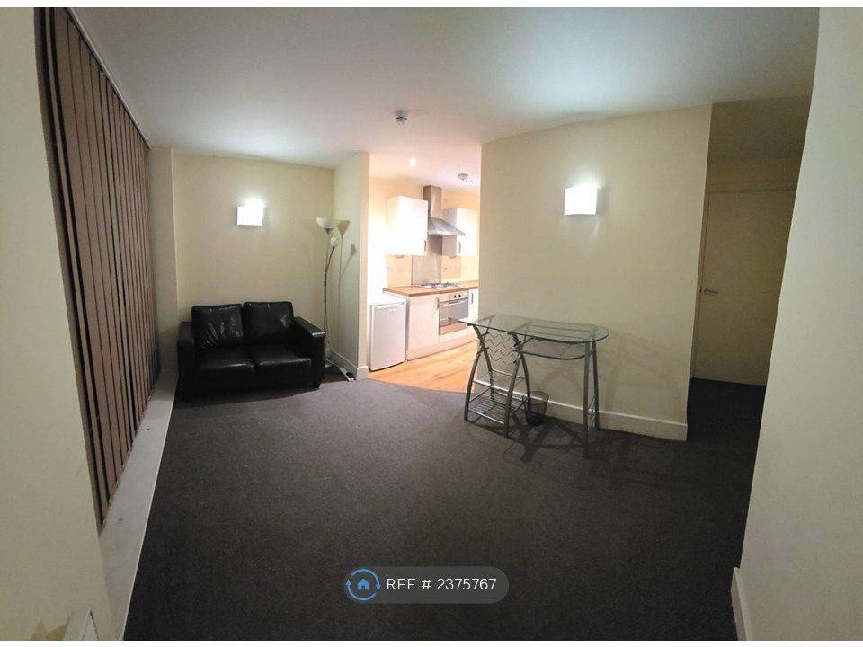 Property photo 1 of 7 Living Room