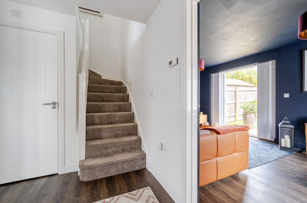 Property photo 3 of 18 Entrance Hall