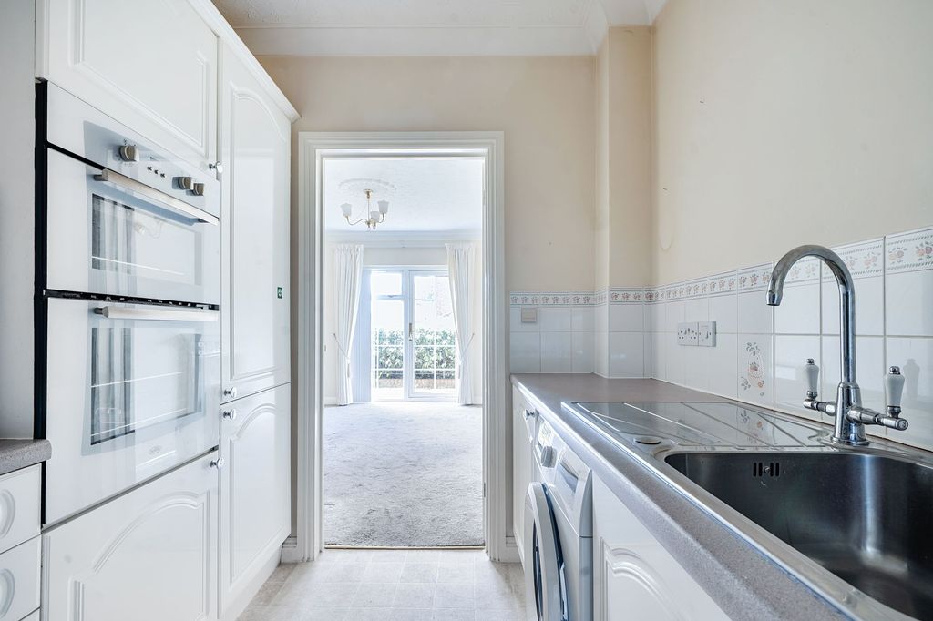 Additional image 8 of 1 bed flat for saleKing George Avenue, Petersfield GU32