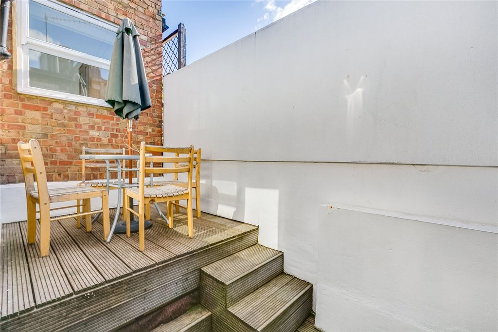 Property photo 1 of 5