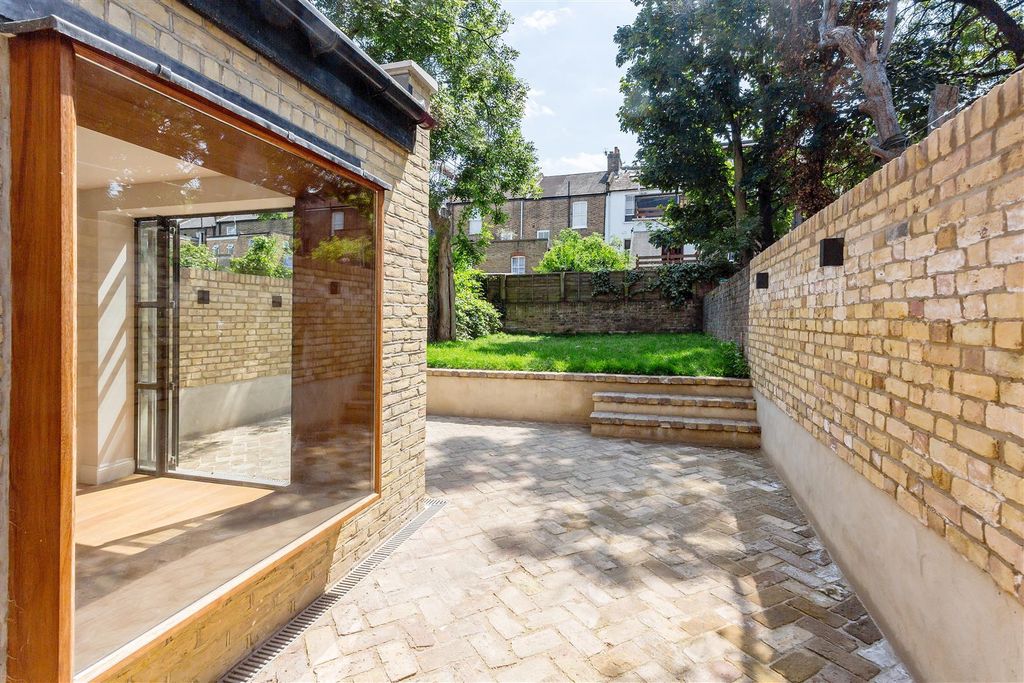 Property photo 3 of 8