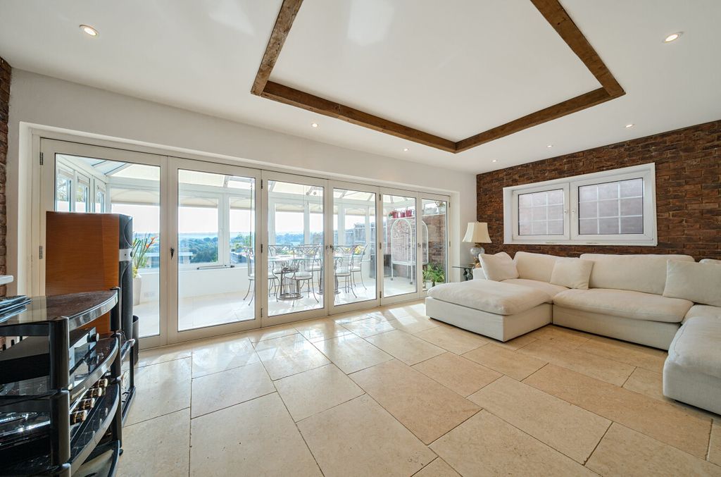 Property photo 2 of 24 1361310-25-68Dba2...