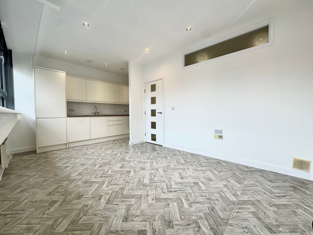 Property photo 1 of 6 Image