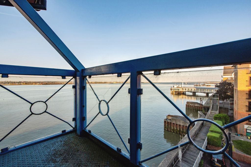 Property photo 1 of 15 Balcony