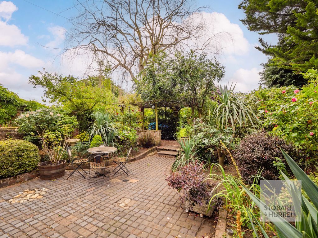 Property photo 3 of 37 Terrace