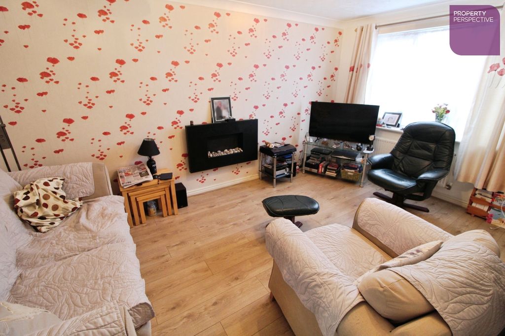 Property photo 2 of 12 Lounge