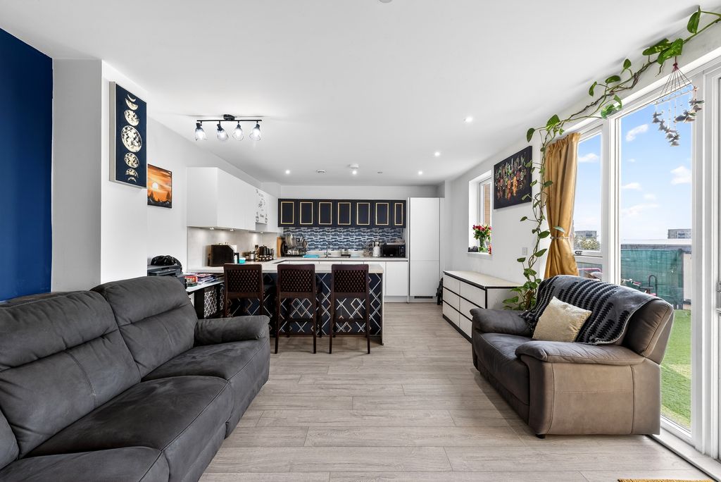 Property photo 2 of 21