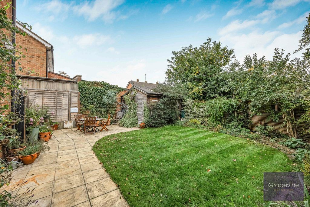 Property photo 2 of 20