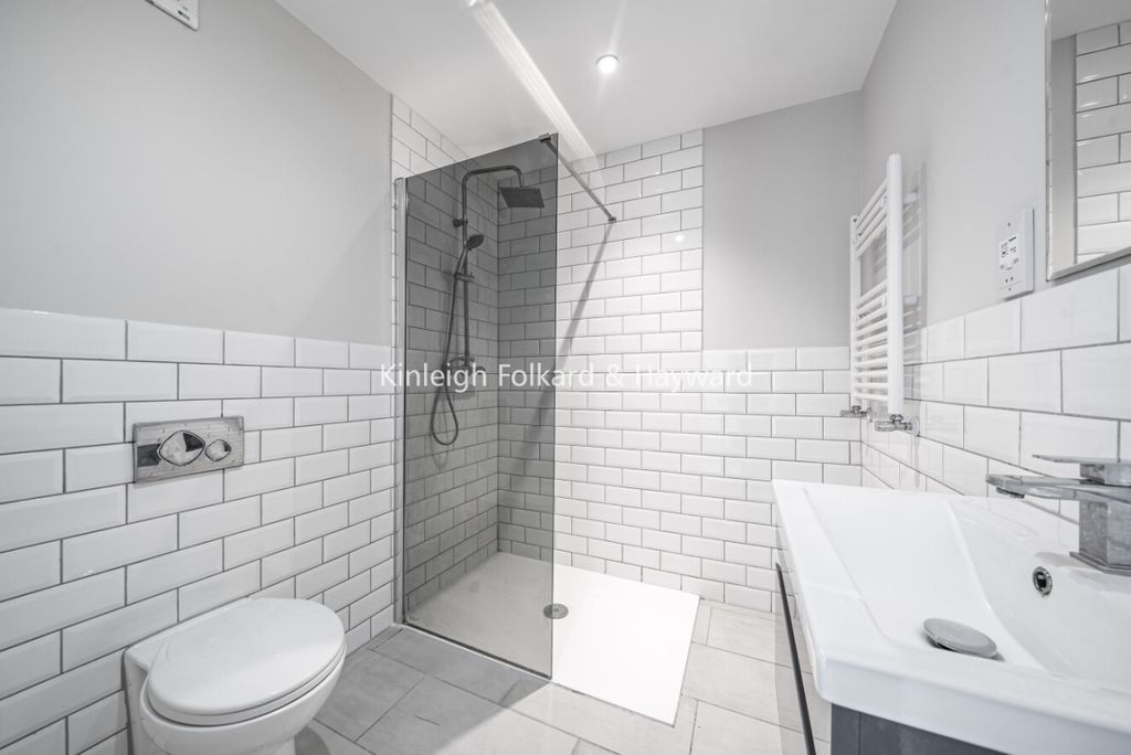 Property photo 2 of 6 d4364824-d418-4Cfe-A