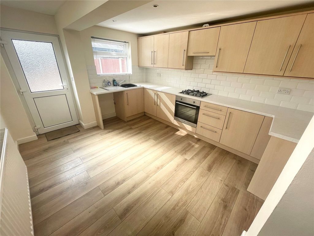 Property photo 2 of 12 Picture No. 10