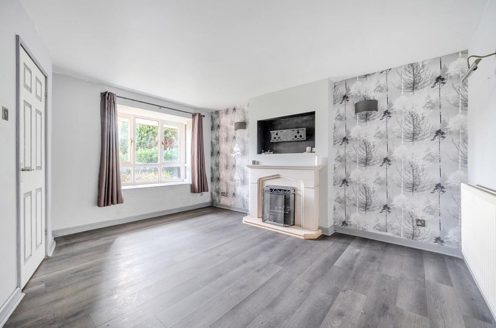 Property photo 2 of 17 1385341-15-6931999F7Abf0.Jpg