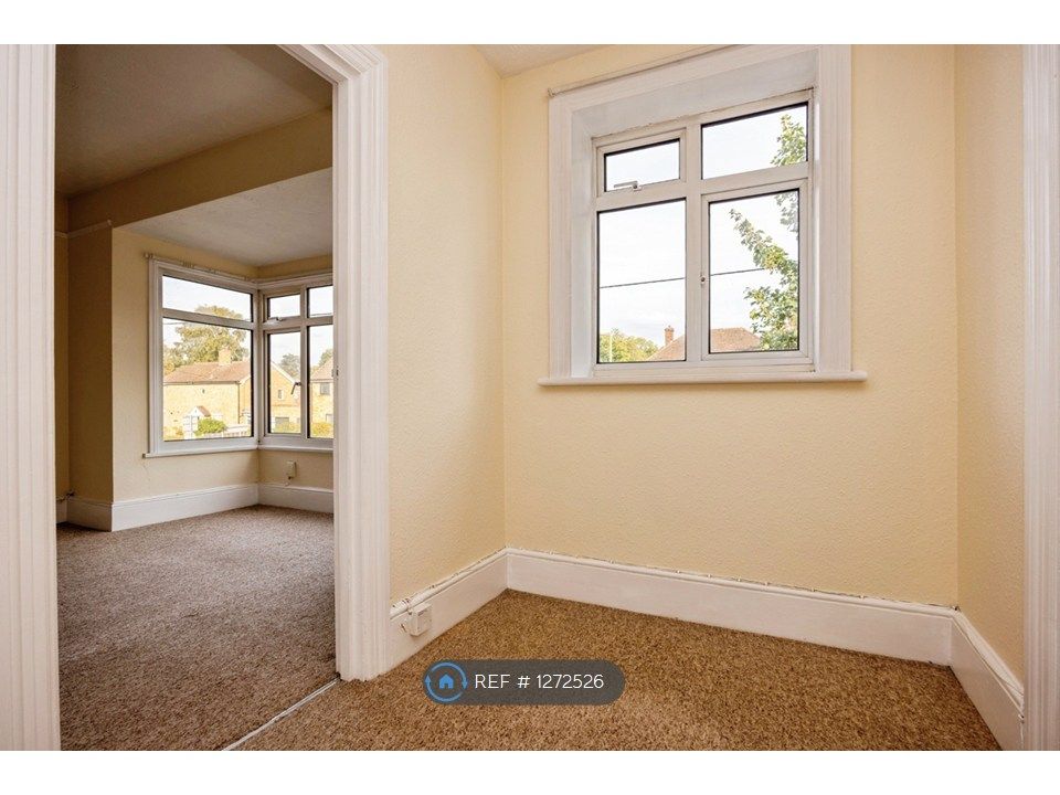 Property photo 3 of 14 Hall