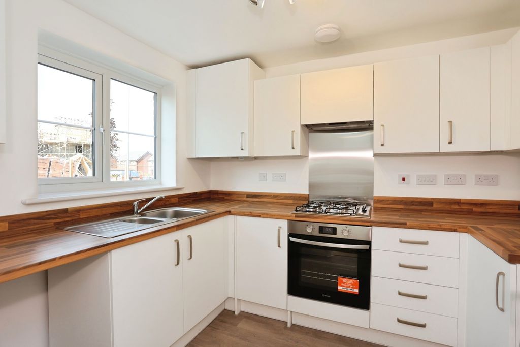 Property photo 2 of 12 Kitchen