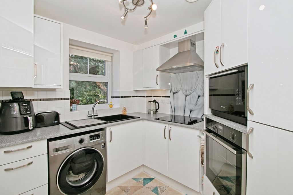 Property photo 3 of 16 Photo
