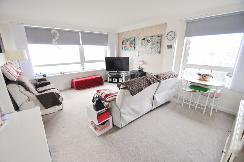 Property photo 2 of 31