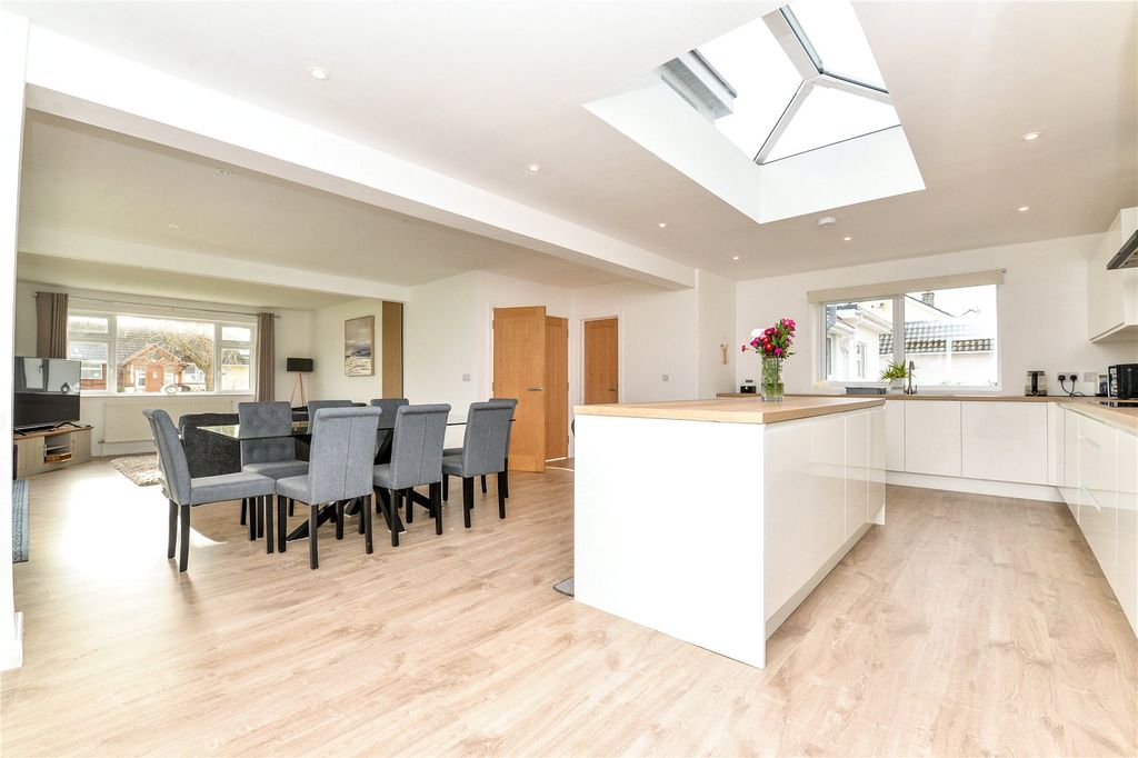 Property photo 2 of 15 Picture No. 52