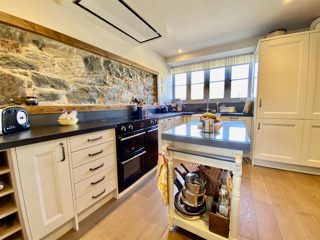 Property photo 2 of 30 Kitchen